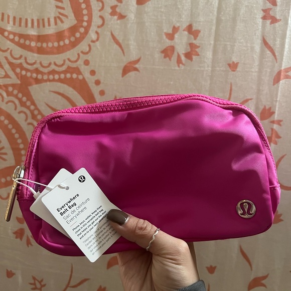 BRAND NEW WITH TAGS! LULULEMON ATHLETICA Wear Everywhere Belt Bag - Soni…